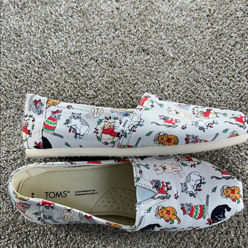TOMS Multicolor Christmas Cat Pattern Slip-Ons Size 8 - Picture 3 of 13